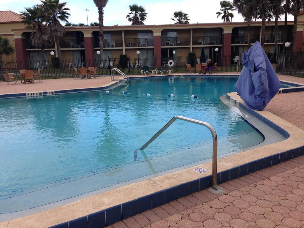 Ramada By Wyndham Davenport Orlando South Hotel Exterior photo